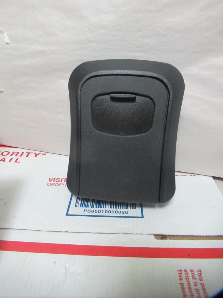 4-Digit Combination Lock Key LOCK Box