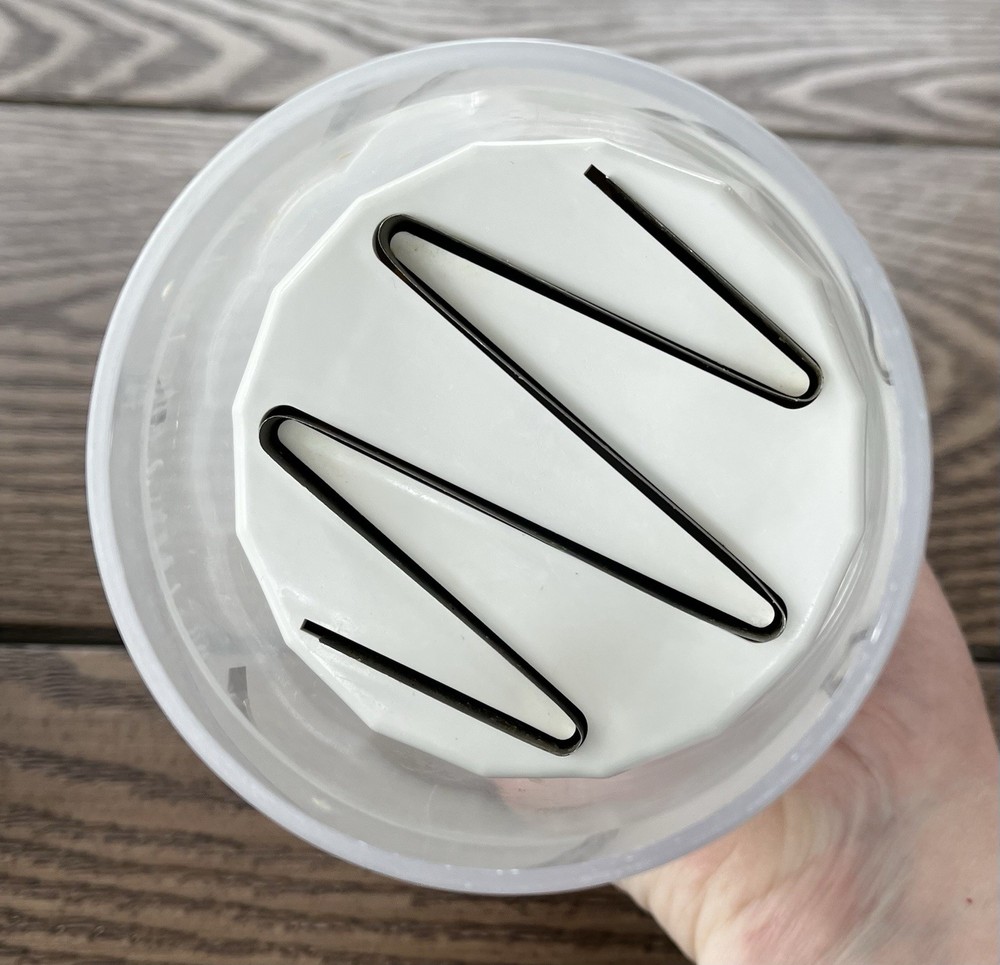 Pampered Chef Food Chopper Manual Push Function white #2585