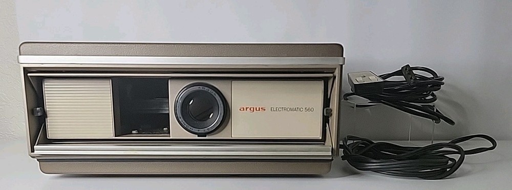 Vintage Argus Elecrtomatic 560, Slide Projector, UNTESTED