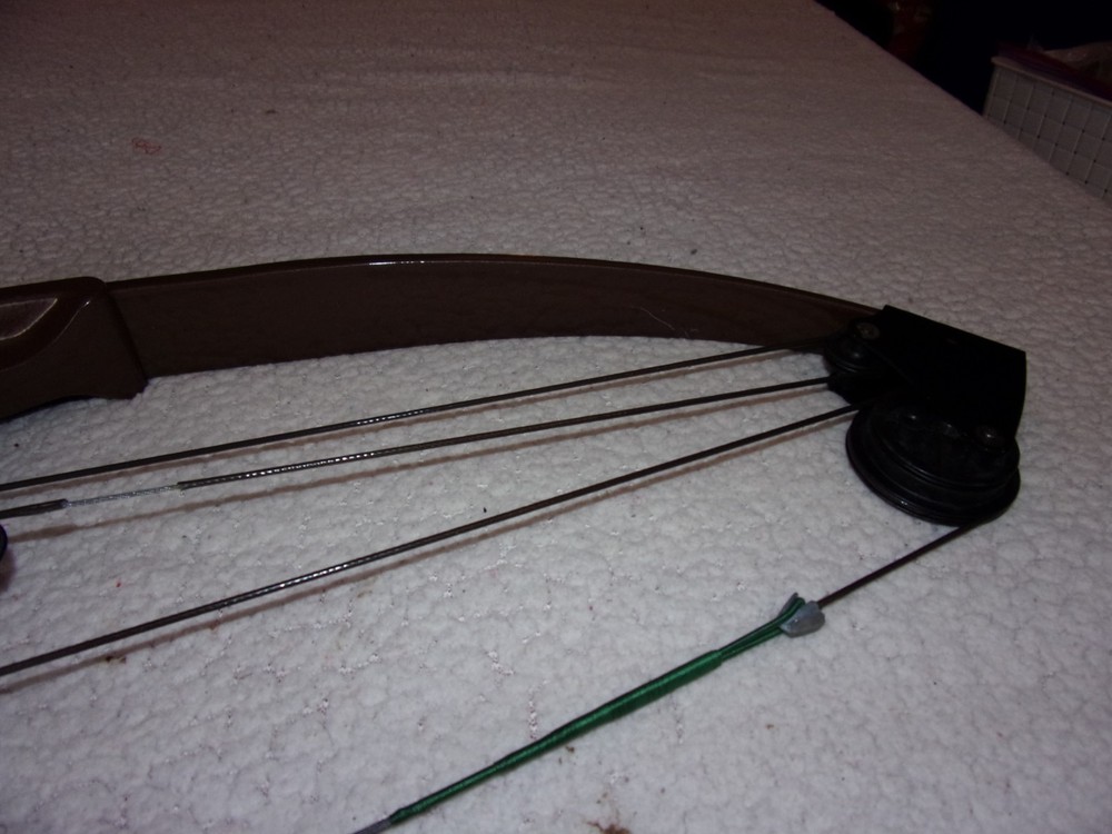 Bear Whitetail Hunter Compound Bow Later Model