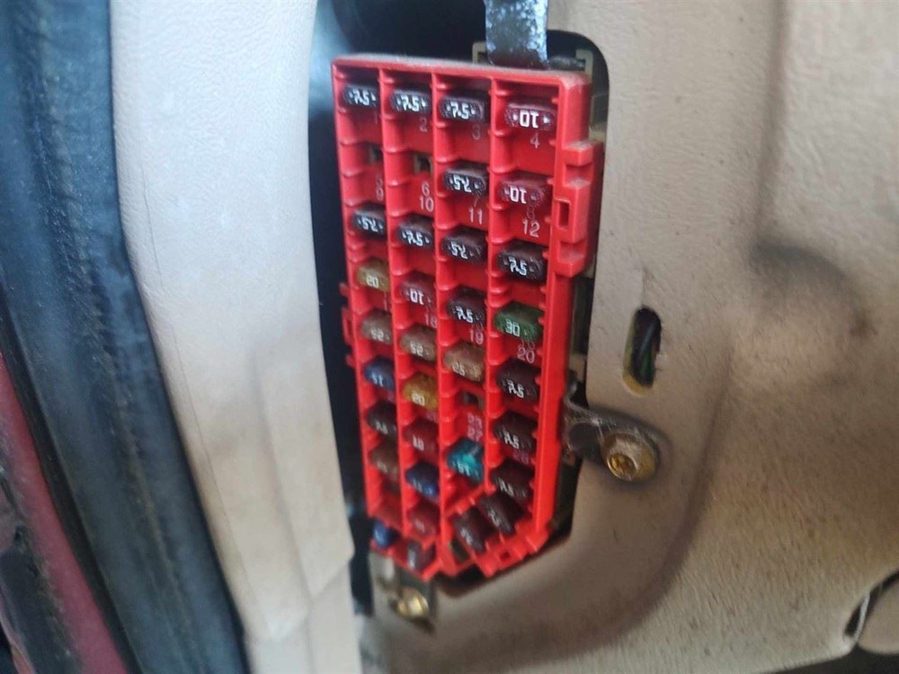 MOUNTNEER 2000 Fuse Box Cabin 6675