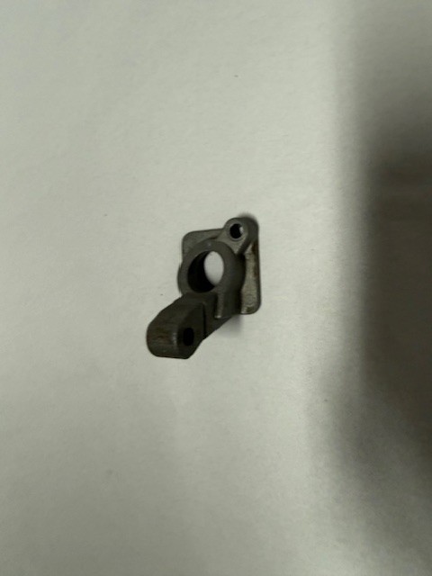 Small cast linkage bracket
