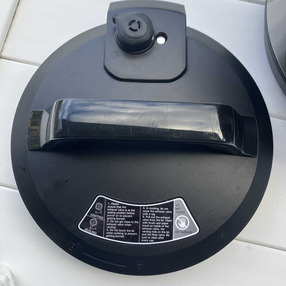 Insignia NS-MC80SS9. 8 qt. Multi-Function Pressure Cooker. Barely Used