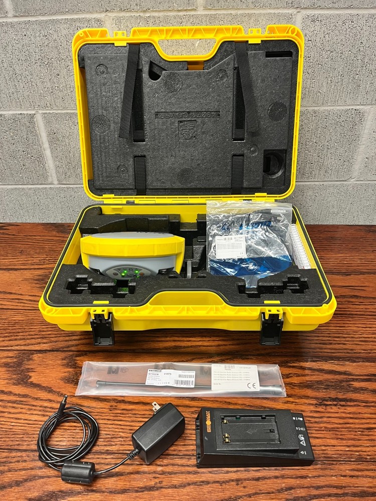 GeoMax Zenith 16 UHF Antenna