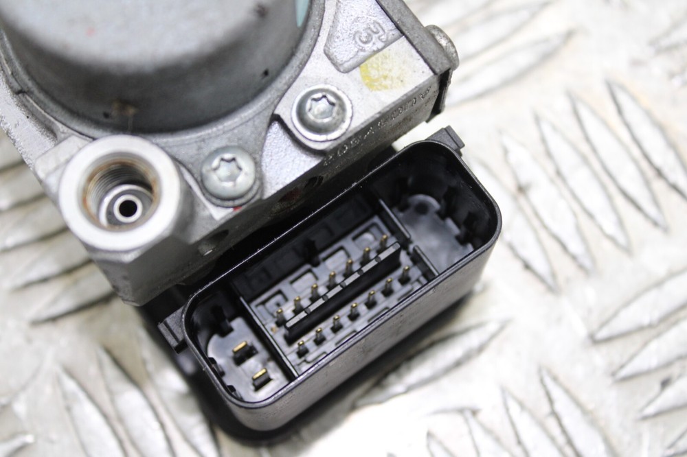 Triumph 675 Daytona R 2013 ABS pump 2013 - 2017