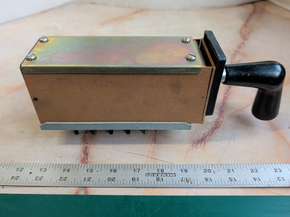 ELECTROSWITCH 8330A62G01 ROTARY CAM SWITCH BOX