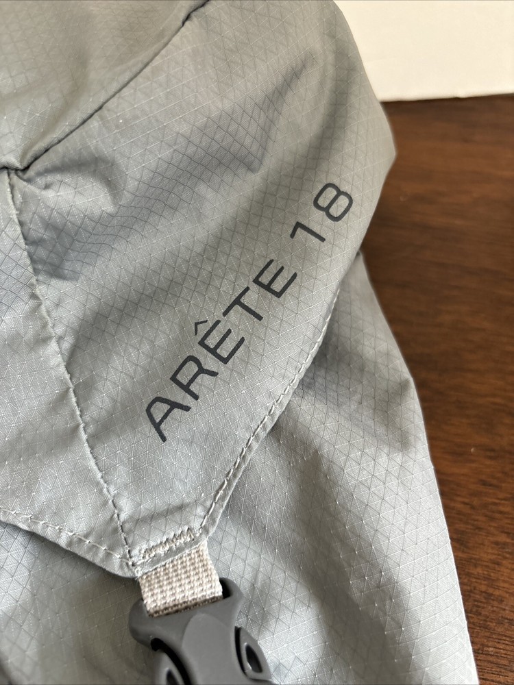 Camelbak Arete 18 Black Lightweight Hydration Pack Backpack (No Bladder)