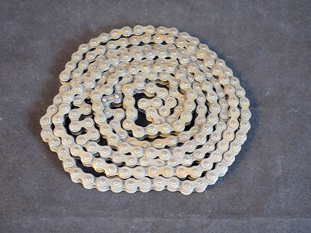 27 inch ROLLER DRIVE CHAIN 1/4" pitch 1/8 " roller diameter 1/8" Inside width