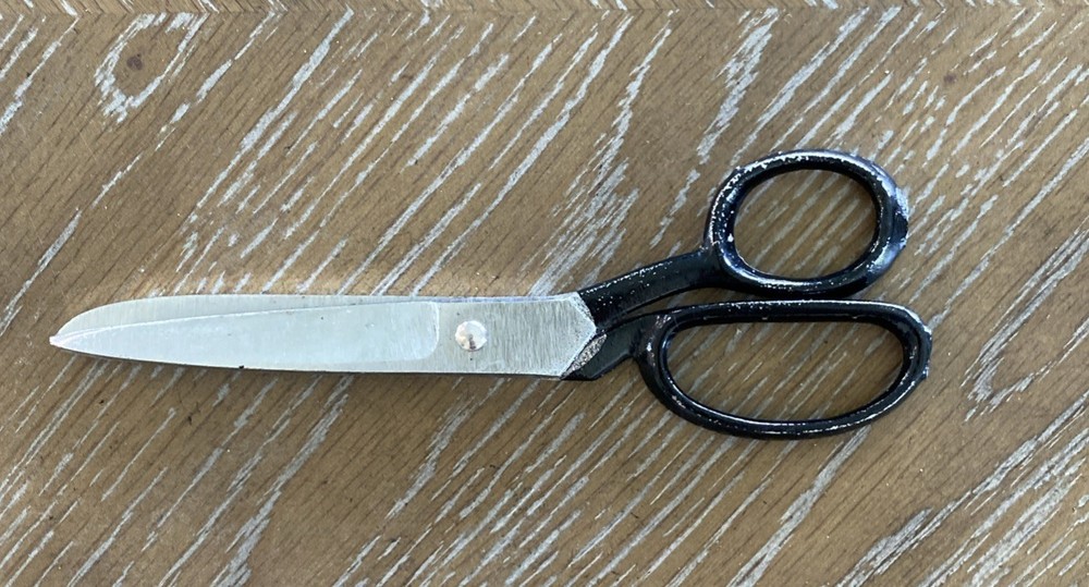 Vintage Black Handled Shears Scissors 7 inches