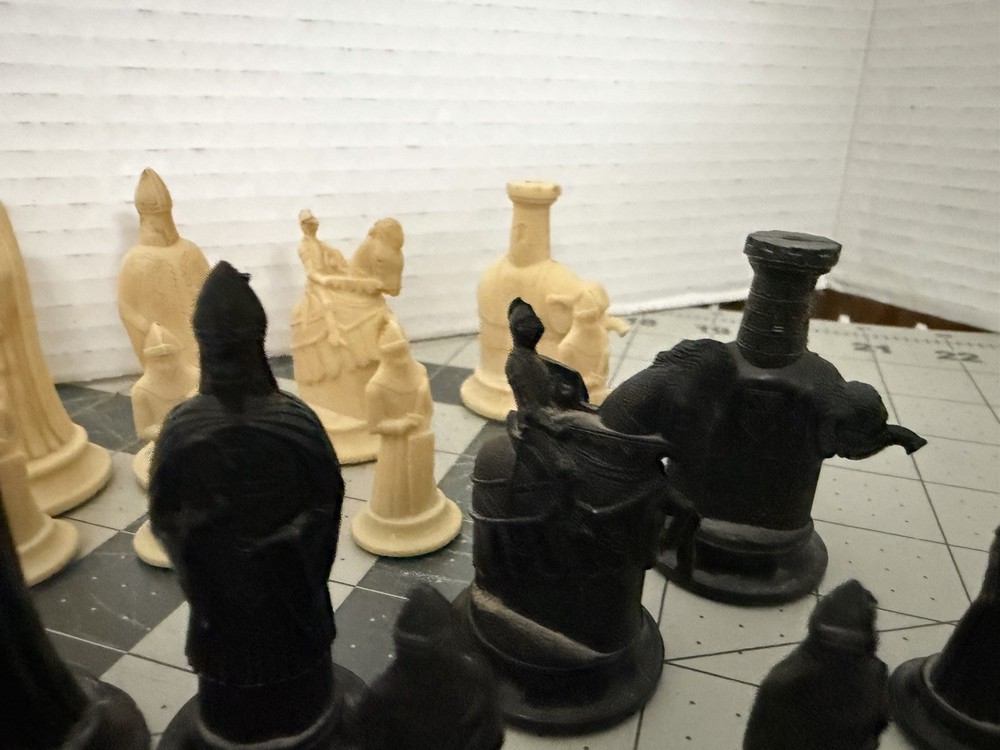 Kiingway Florentine Chess Set Plastic Chess Pieces