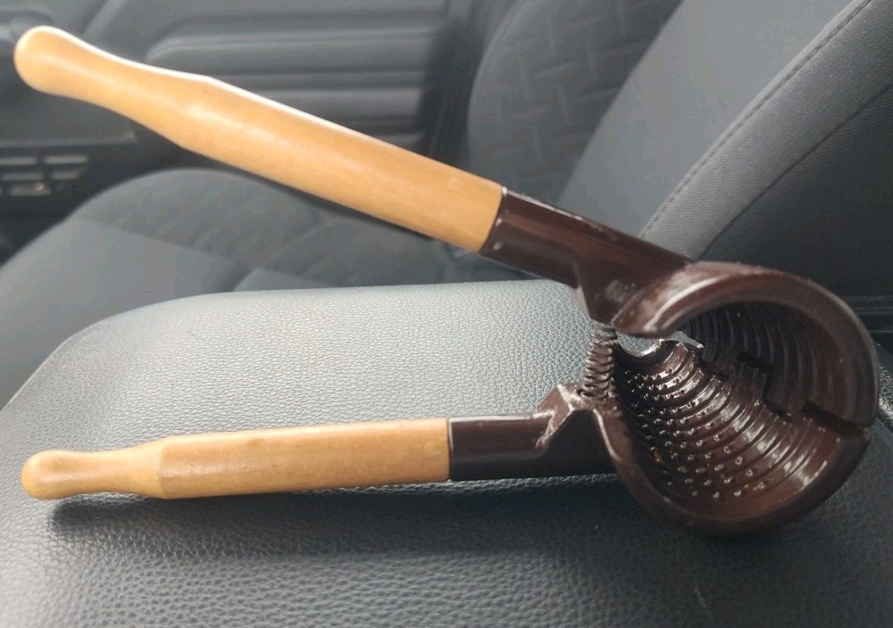 High Quality Cracker wooden handle , Walnut Cracker Tool Pecans Nuts Works Good
