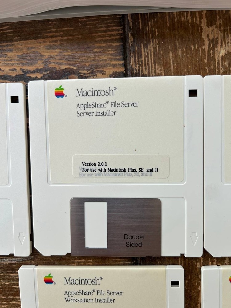 Macintosh AppleShare M0548/B Version 2.01. Vintage Apple software