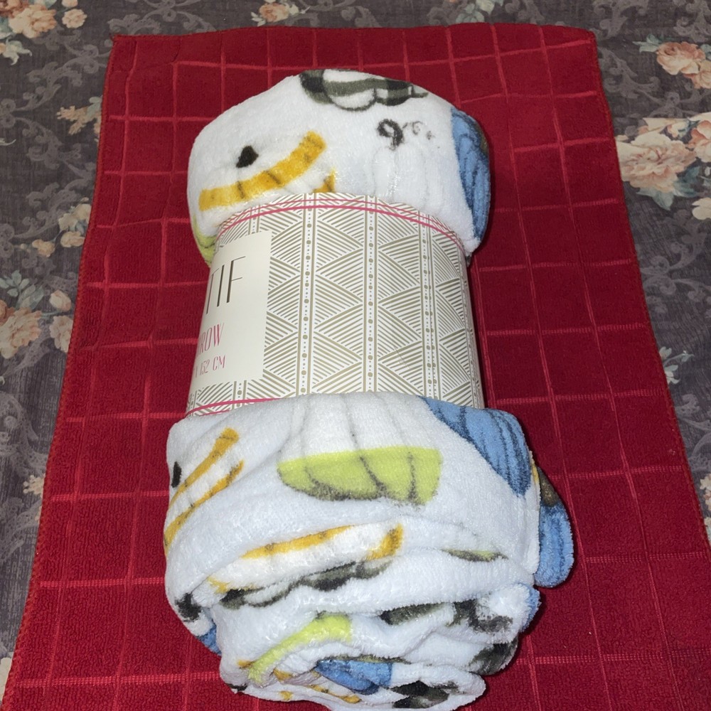 Motif Plush Throw Blanket 50x60