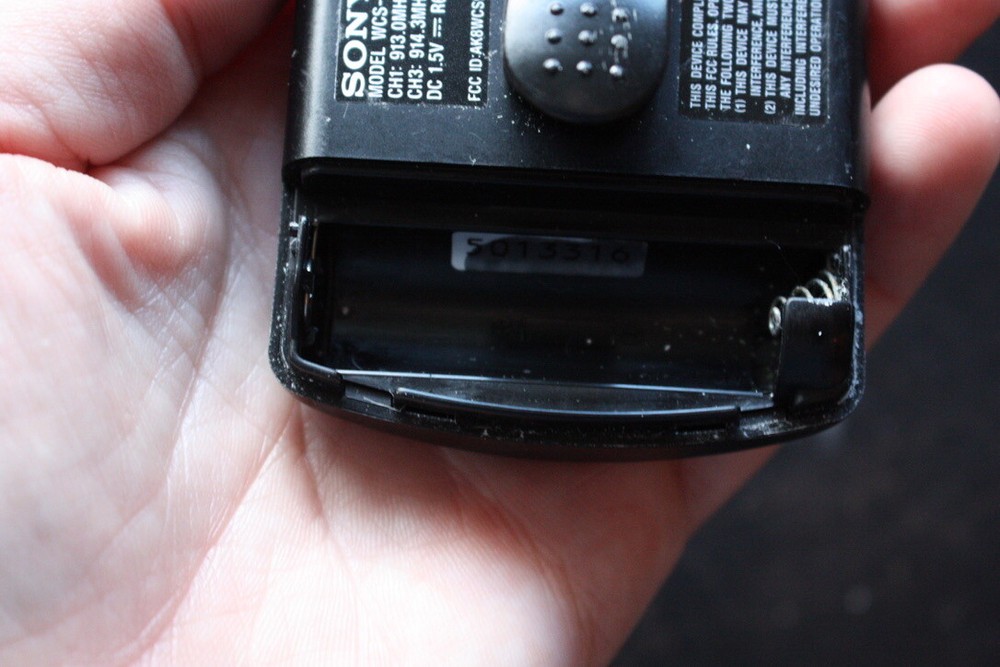 Sony Wireless Microphone transmitter WCS-999T WCS-999 - Powers on - Untested