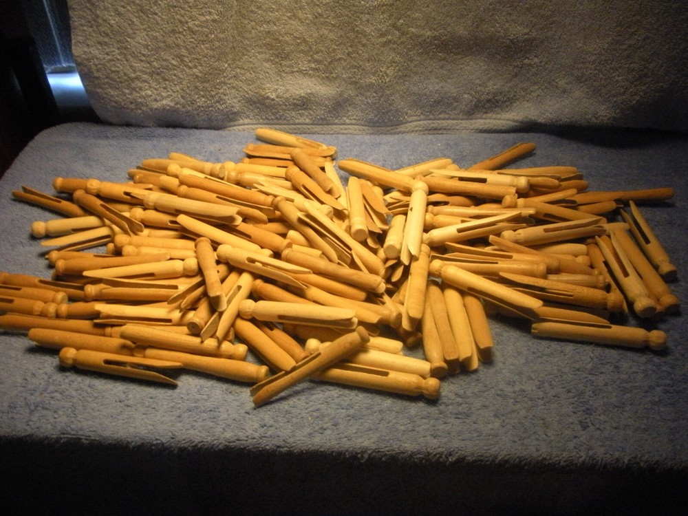 152 VINTAGE WOODEN CLOTHES PINS