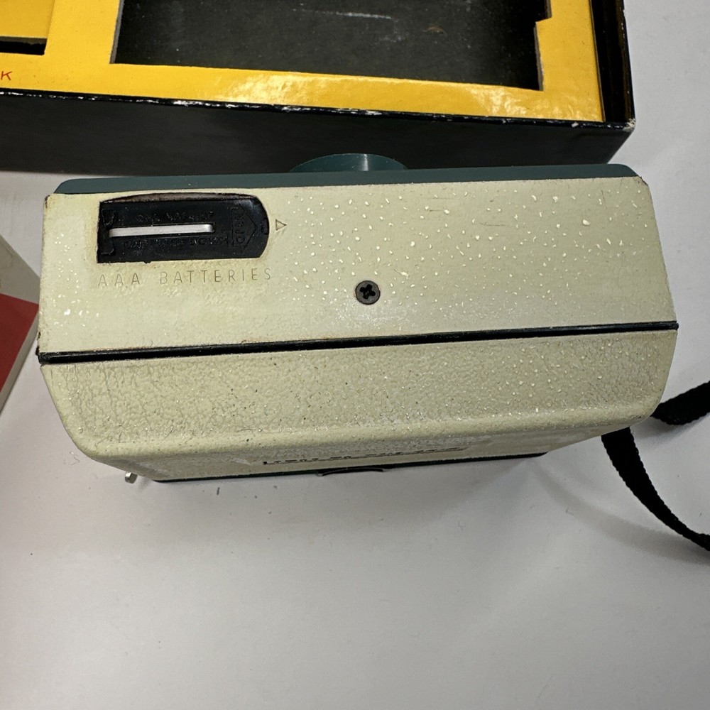 Vintage Hawkeye Instamatic R4 Camera with Box
