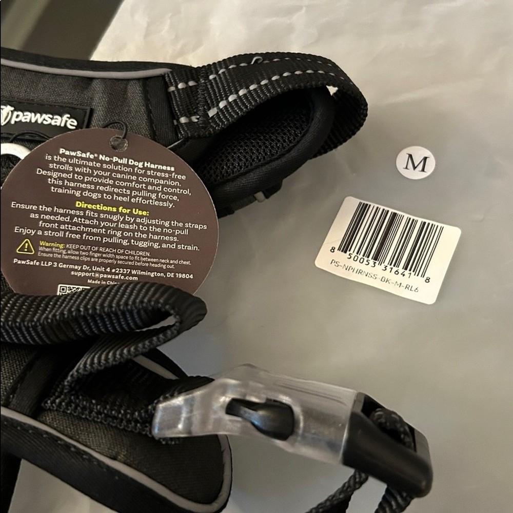 Passage no pull Black Dog Harness with Reflective Stitching NWT size M