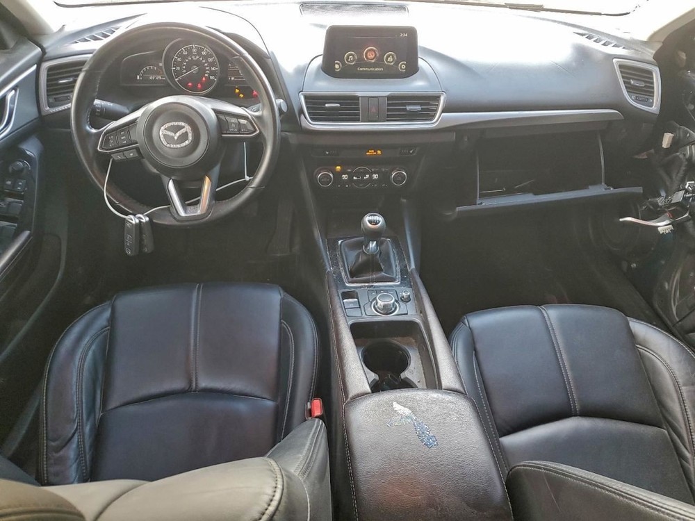 3 2017 Glove Box 4931991