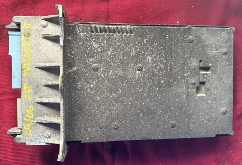 FREIGHTLINER ECC ECU BULK HEAD CHASSIS CONTROL MODULE 06-49824-003