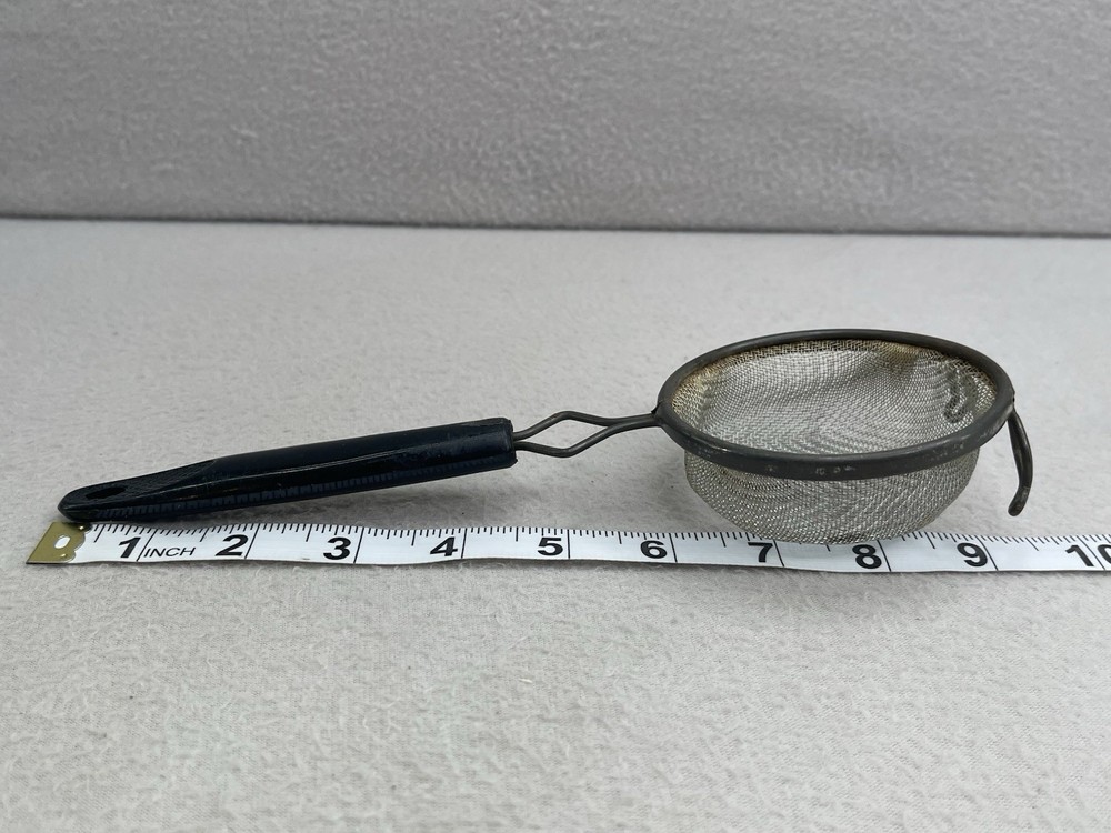 VTG Handheld Flour Sifter Metal Mesh Strainer Black Plastic Handle Kitchen Tool