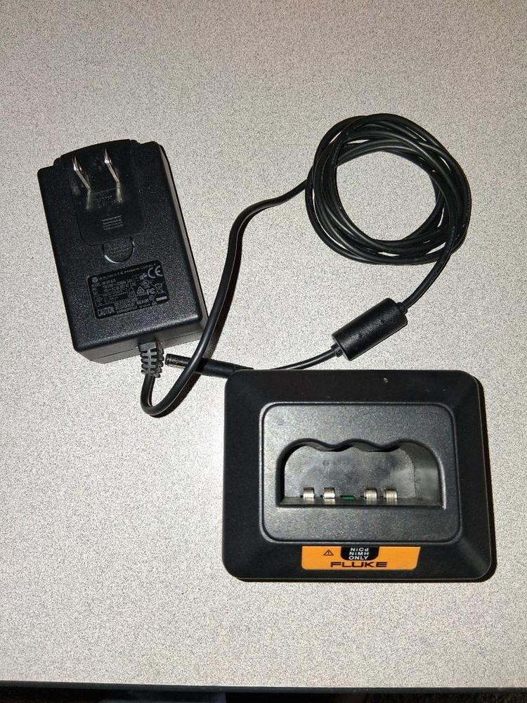 FLUKE BC7217 BATTERY CHARGER