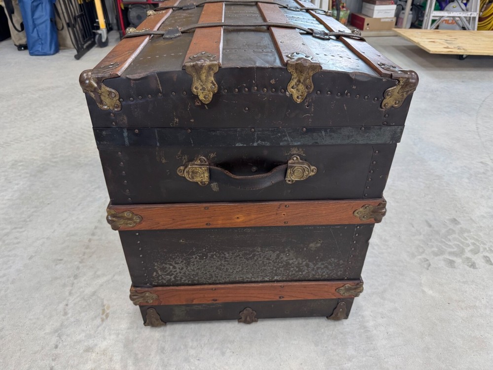 vintage steamer trunk chest