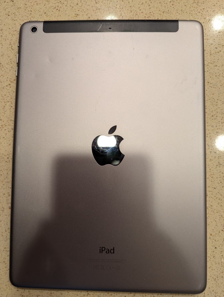 Apple iPad Air (A1475) - 64 GB - 9.7 in - Silver