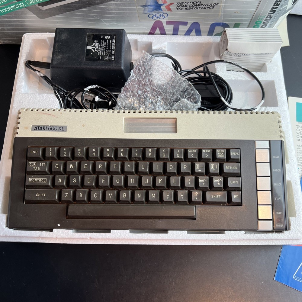 Atari 600XL Home Computer Tested Working Original Box Estate Fresh!