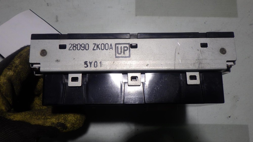 06 NISSAN MAXIMA Info Screen 28090ZK00A