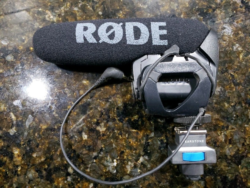 RODE VIDEO MICROPHONE PRO Shotgun Microphone Plus Camera Shock Mount