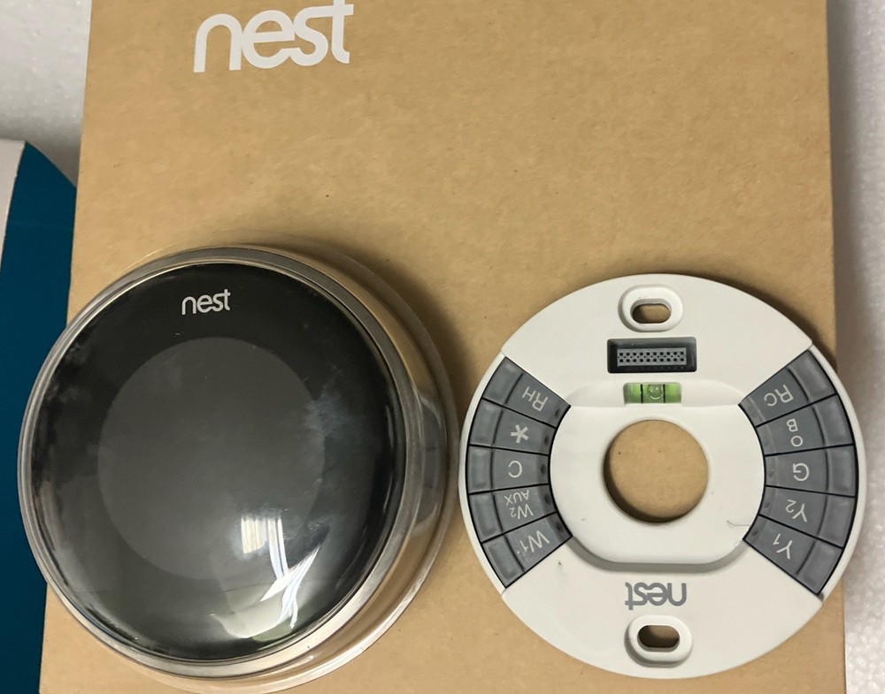 Nest Learning Programmable Thermostat Silver In Excellent Condition Works Great