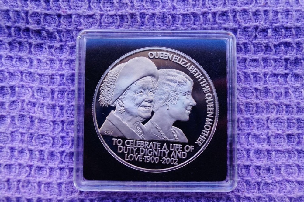 STUNNING UNC QUEEN MOTHER PROOF  2002 ST HELENA   50p