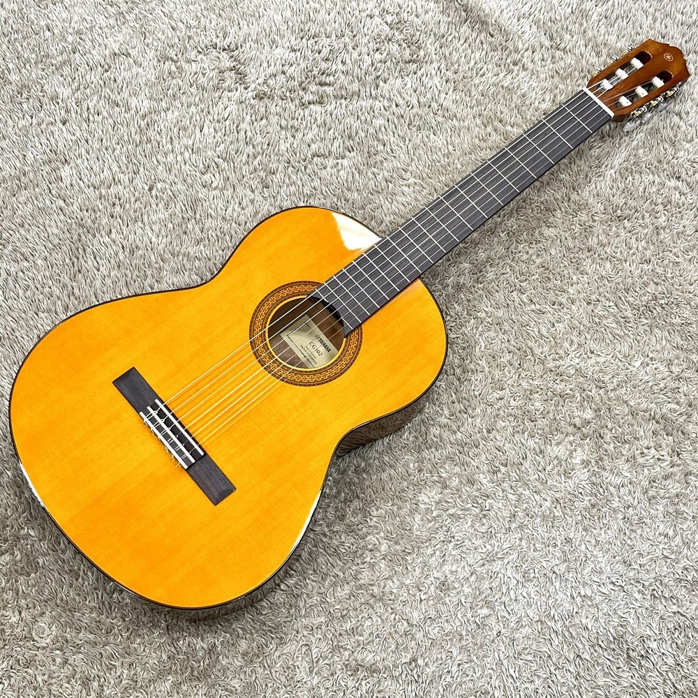Yamaha CG102 Classical Guitar Spruce Top Nato Back & Sides with Soft Case