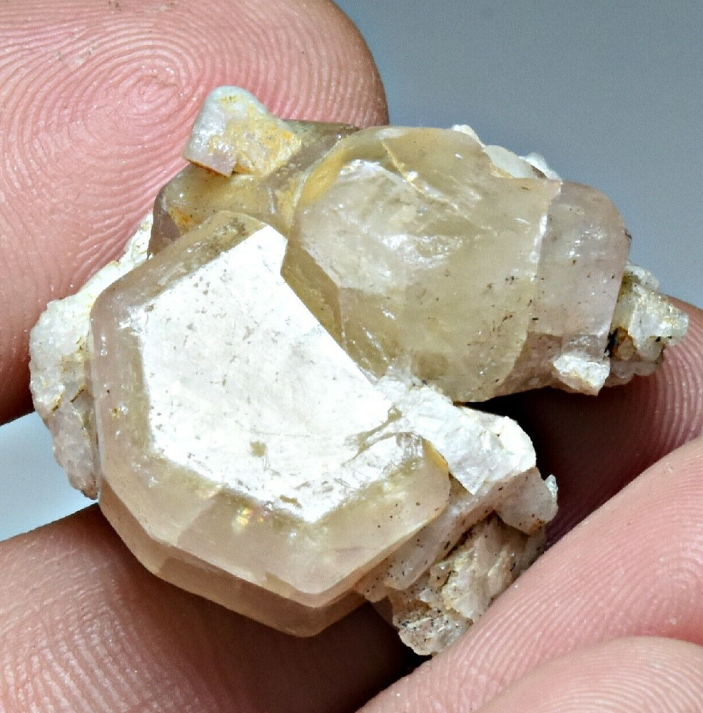 57 CT Excellent Condition Sharp Fluorescent Apatite Crystals Bunch
