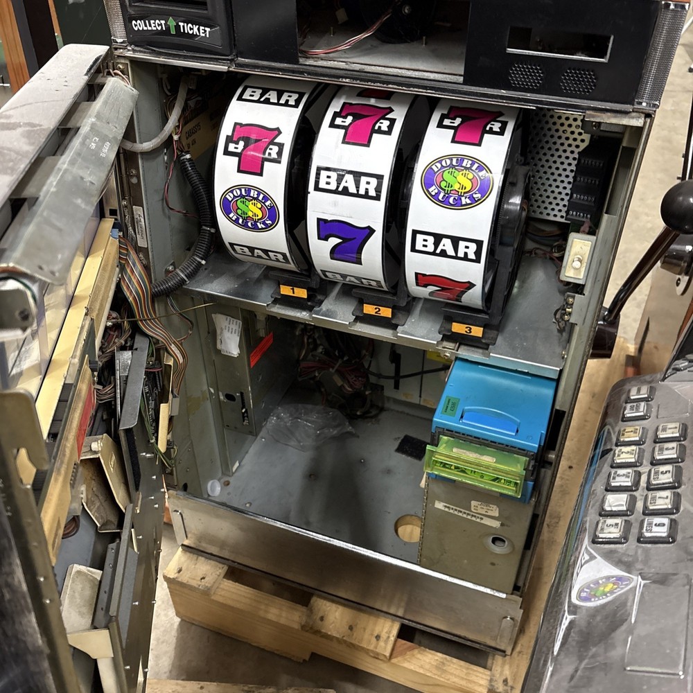 4 - IGT S2000 Slot MACHINES