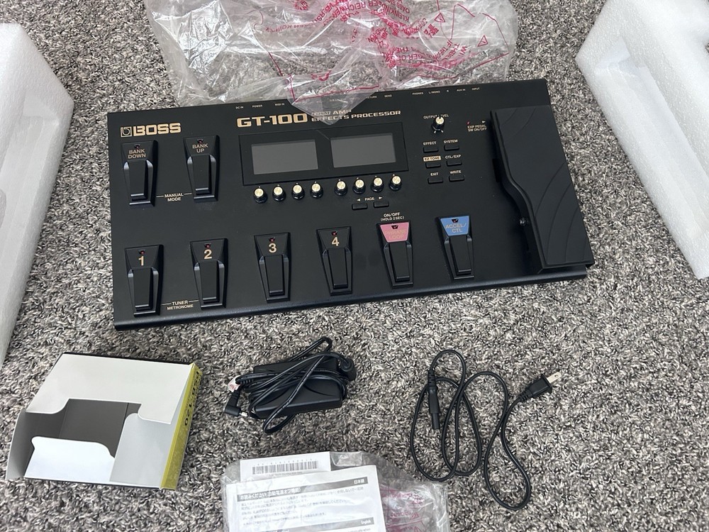 Boss GT-100 Multi-Effects Guitar Pedal Black Open Box