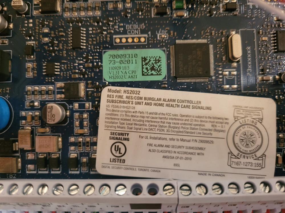 DSC HS2032 Panel, RS22 automation module, wireless receiver and 2 touchscreens