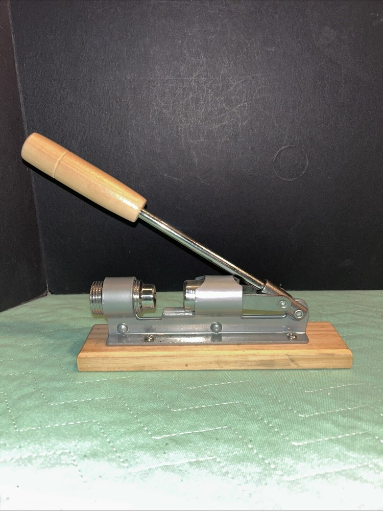 Pecan & Nut cracker Adjustable Pull Down Lever Handle EUC