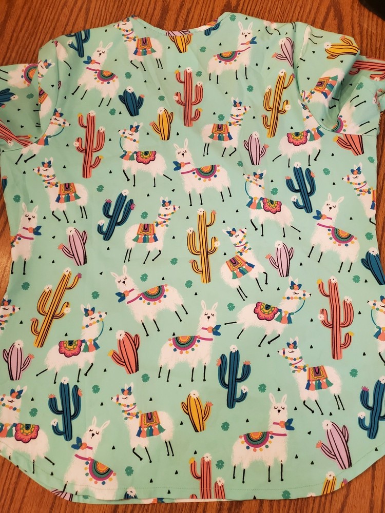 Cherokee Llama Scrub Top Lg!! EUC!! Green