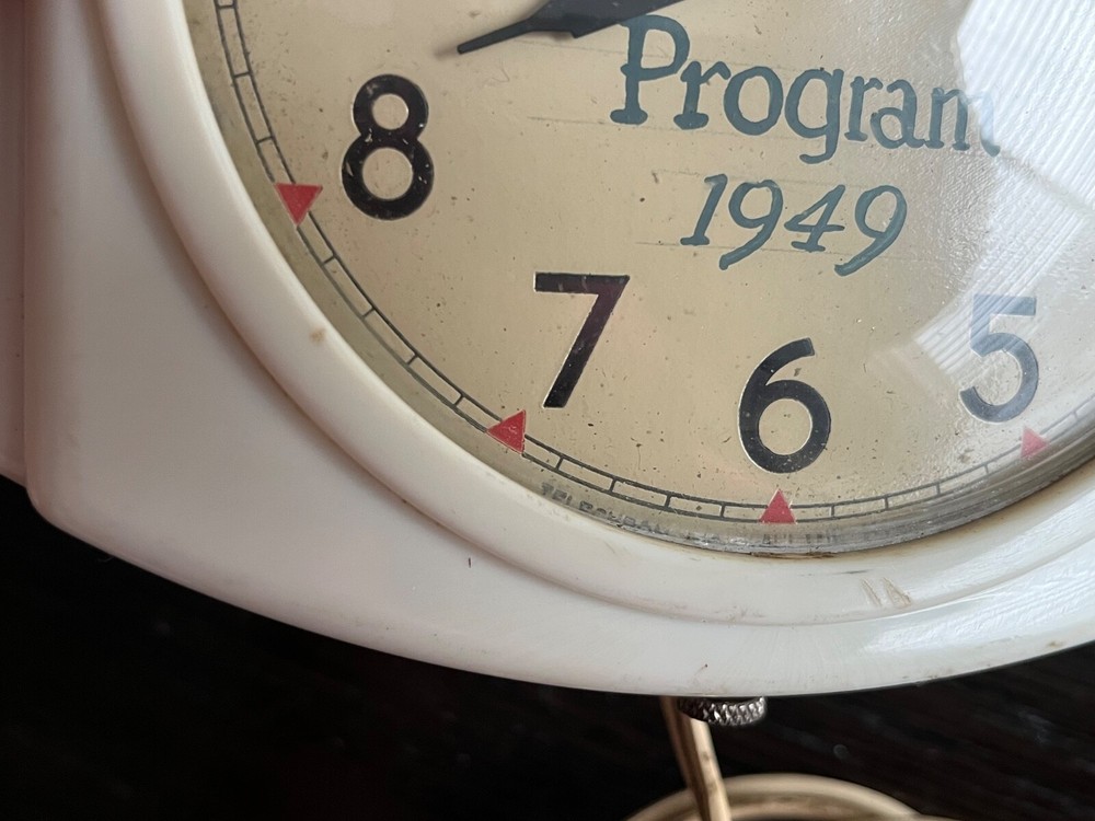 Art Deco Telechron 2H19 Green Pasture Program 1949 advertising clock Bakelite