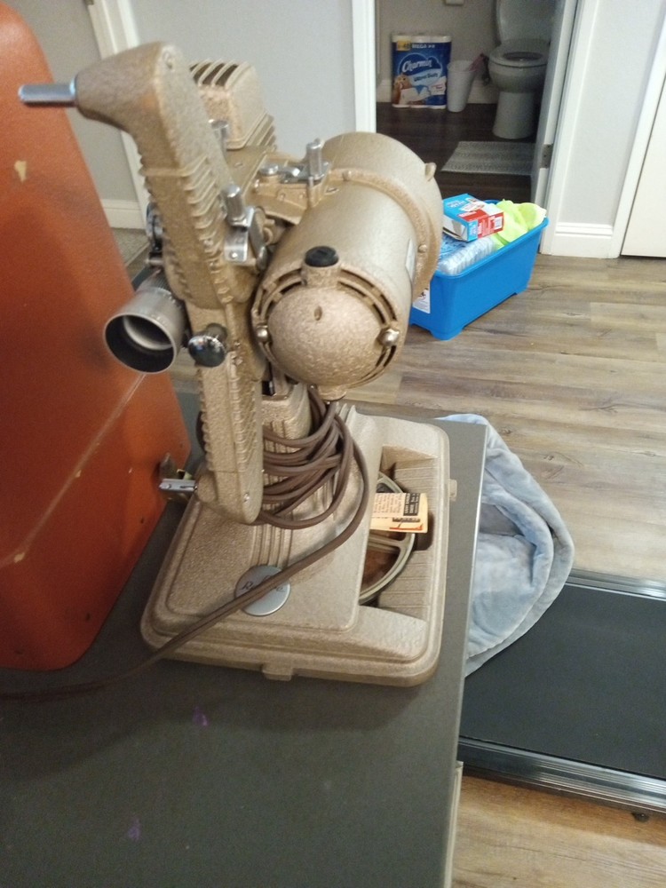 revere 85 8mm projector