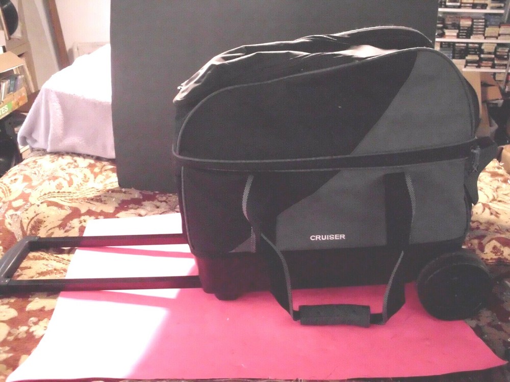 BOWLING BAG STRIKEFORCE DOUBLE BAG CRUISER GREAT CONDITION