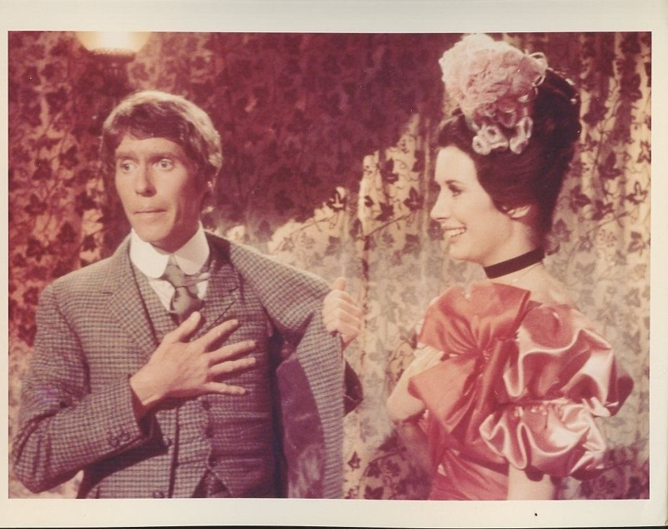 MICHAEL CRAWFORD 8X10 PHOTO #1076