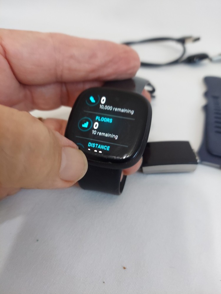 2 Fit Bits W/Chargers 9 Silicone Bands