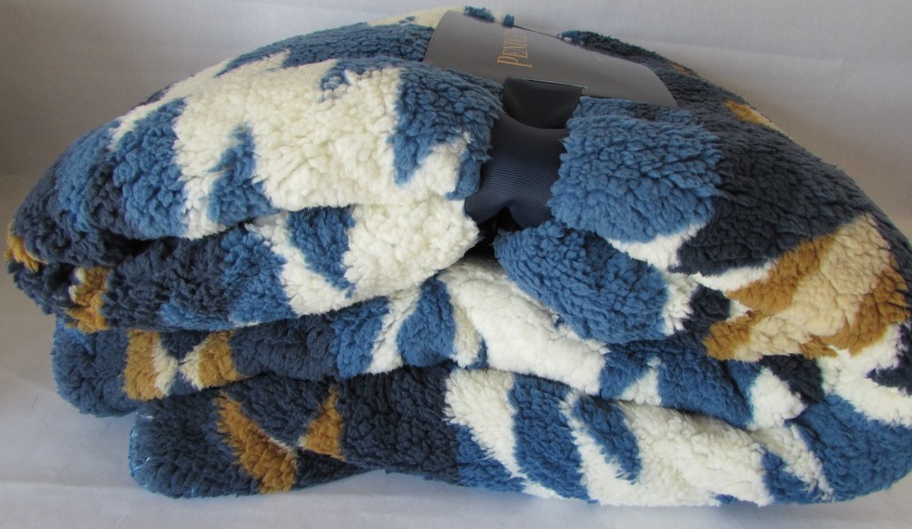 Pendleton Eagle River Sherpa Throw Blanket 50" X 70" Blue Plush Aztec Warm
