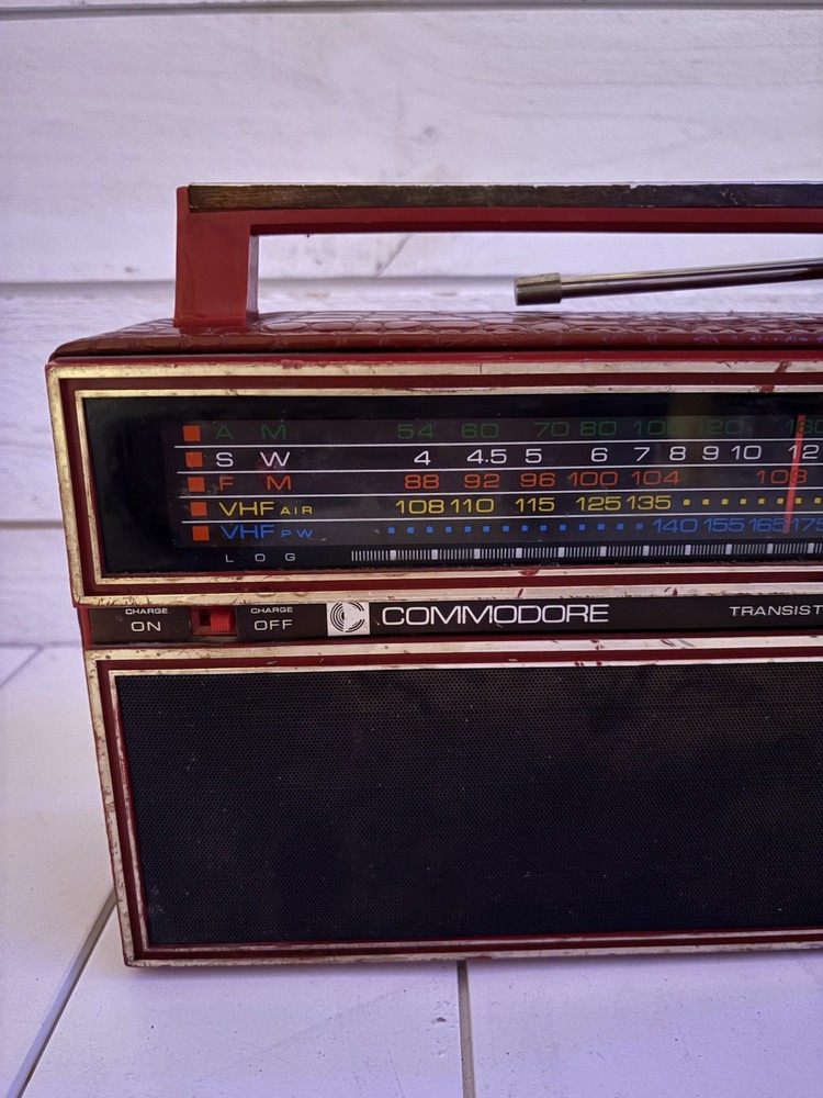 Rare Vintage Commodore Transistorized Solid State Radio Model 601 Powers On READ