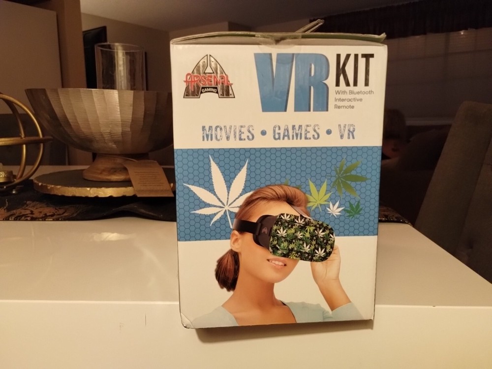 Arsenal Gaming VR Kit With Bluetooth Interactive Remote Marijuana Leaf Design
