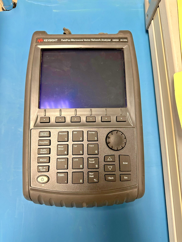 Agilent N9928A FieldFox 26.5GHz RF Microwave Vector Analyzer