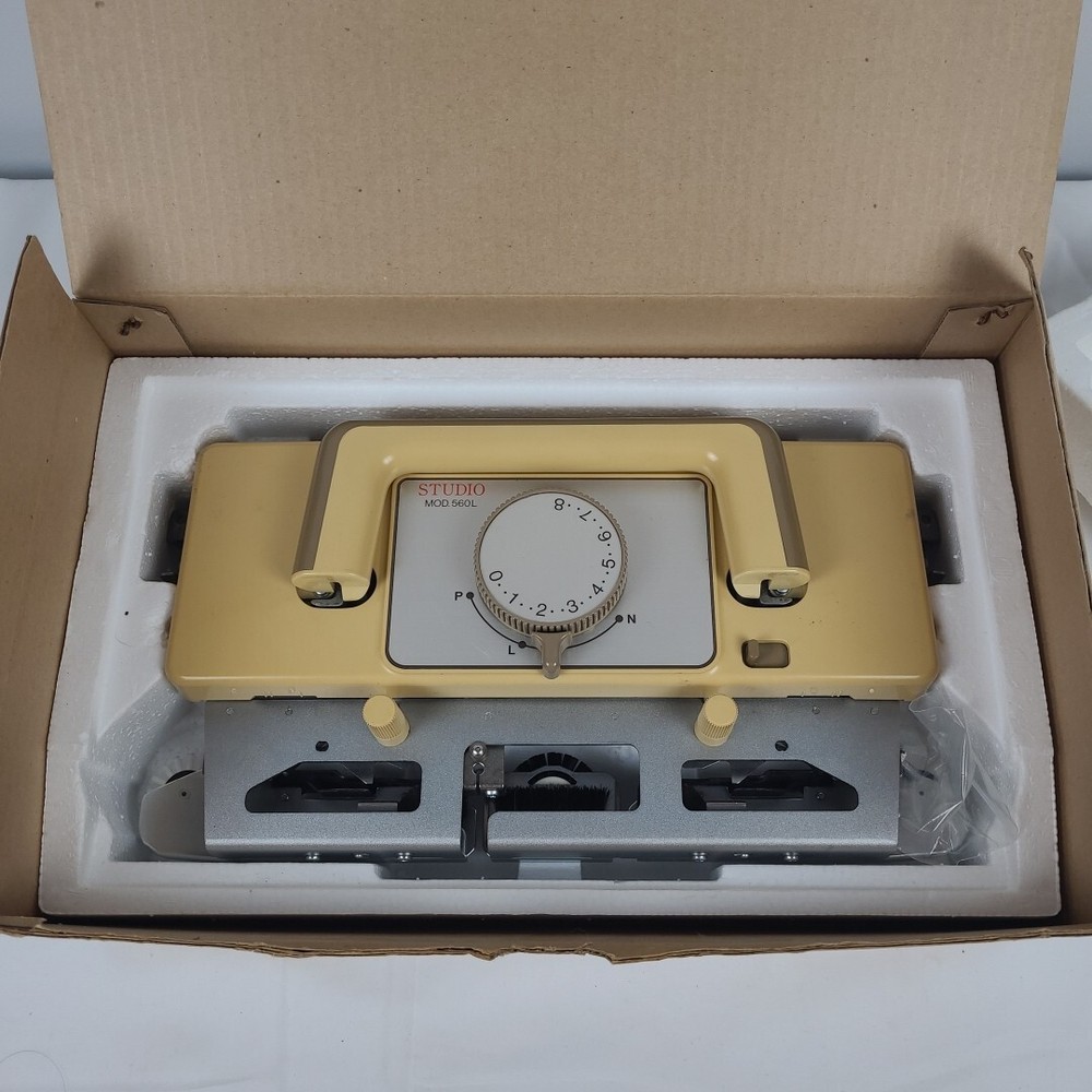 STUDIO MOD 560L KNITTING MACHINE CARIAGE ONLY, NO ATTACHMENTS