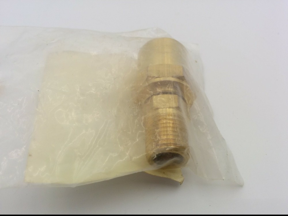 GRAINGER 2X769B HOSE FITTING, 1/4" x 5/8", NIB